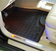 Passgenaue Gummi-Matten Lexus CT 200h 2011- mit dem Rand 28 mm
